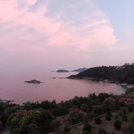 Beach Apartment PalaiónTsiflíkion