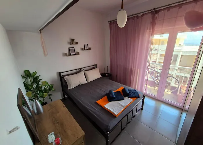 Daire Beach Apartment PalaiónTsiflíkion