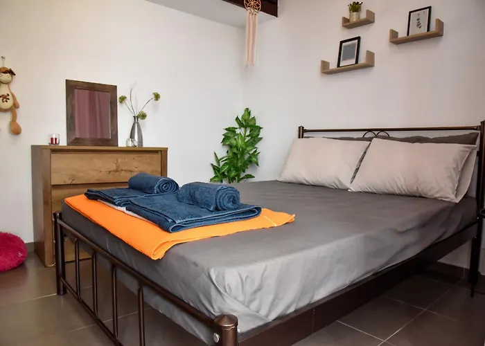 Daire Beach Apartment PalaiónTsiflíkion